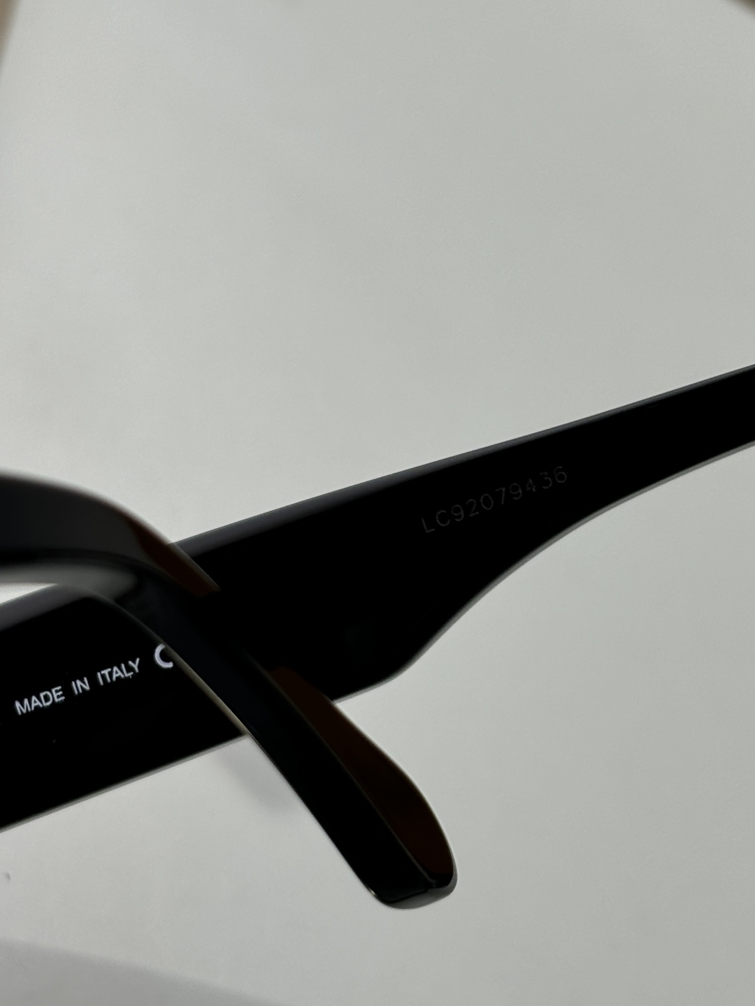  LOUIS VUITTON
MODEL：Z2622E
SIZE：52口23-140

