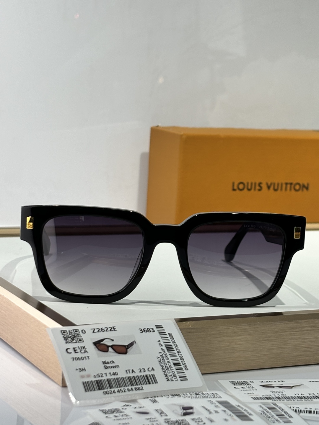  LOUIS VUITTON
MODEL：Z2622E
SIZE：52口23-140
