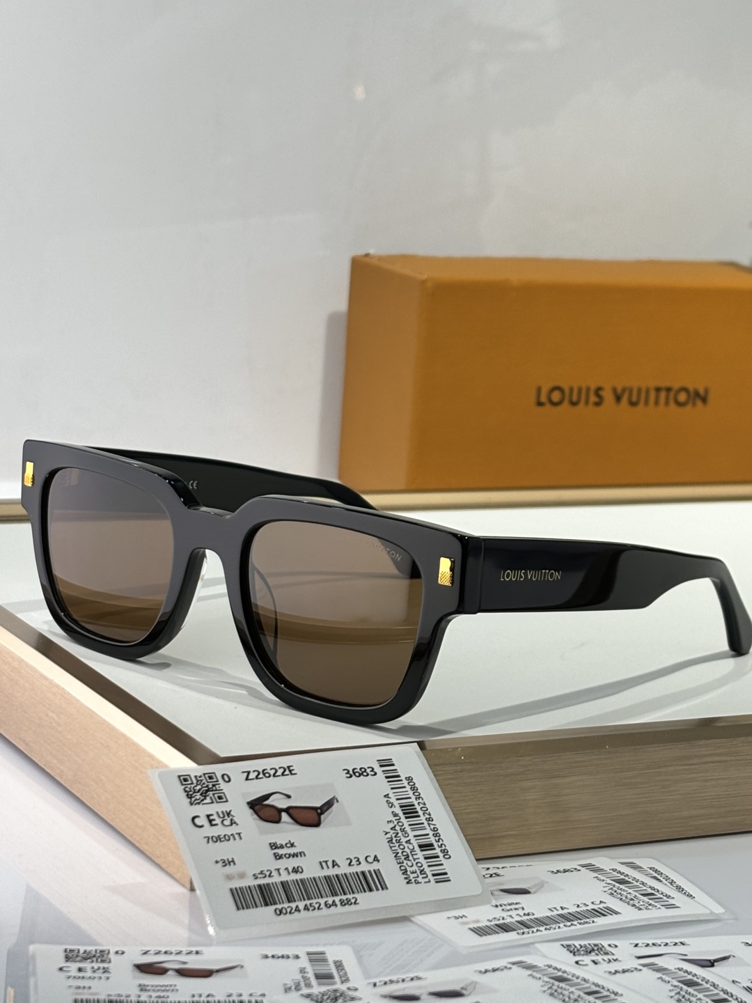  LOUIS VUITTON
MODEL：Z2622E
SIZE：52口23-140
