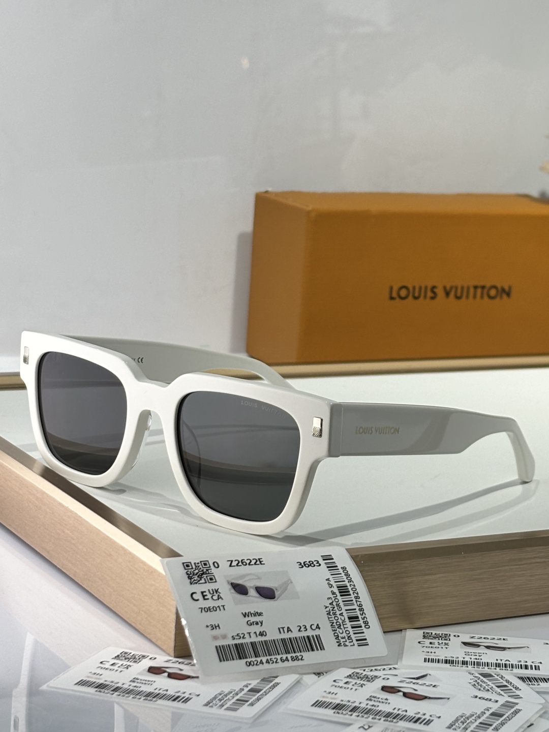  LOUIS VUITTON
MODEL：Z2622E
SIZE：52口23-140

