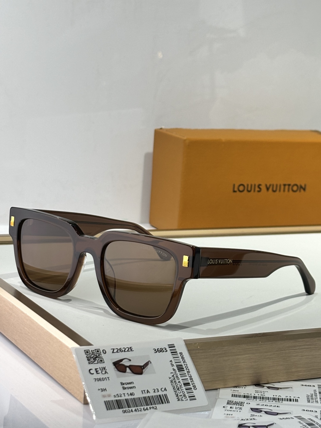  LOUIS VUITTON
MODEL：Z2622E
SIZE：52口23-140
