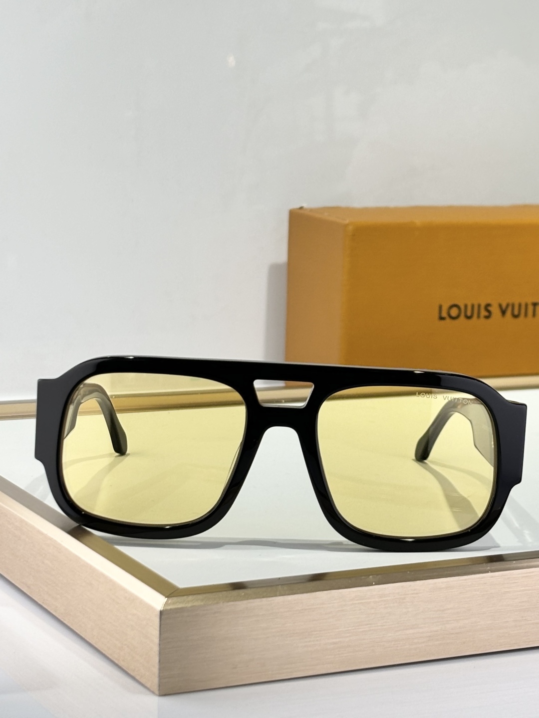  LOUIS VUITTO
MODEL：Z2613E
SIZE：54口21-140
