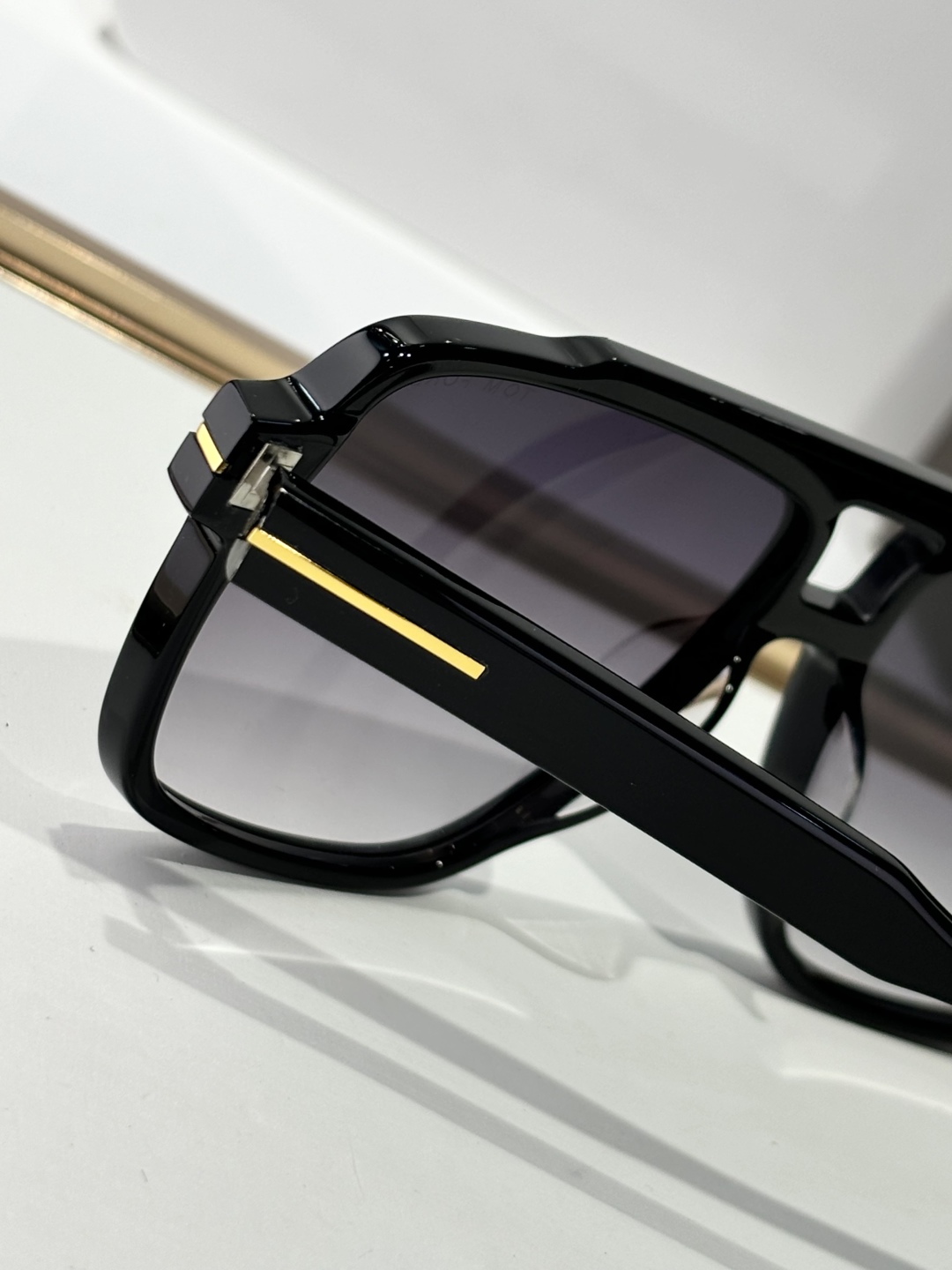 ￼ TOM FOR
MODEL：TF1177-
SIZE：59口15-145
