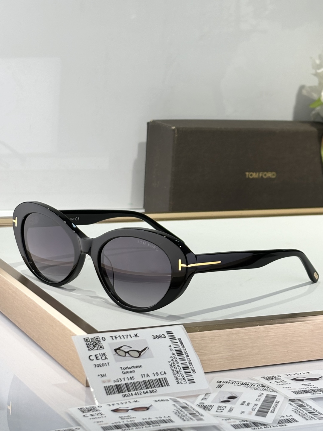   TOM FORD
MODEL：TF1171-k
SIZE：53口19-145
