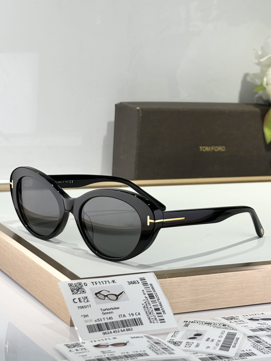   TOM FORD
MODEL：TF1171-k
SIZE：53口19-145
