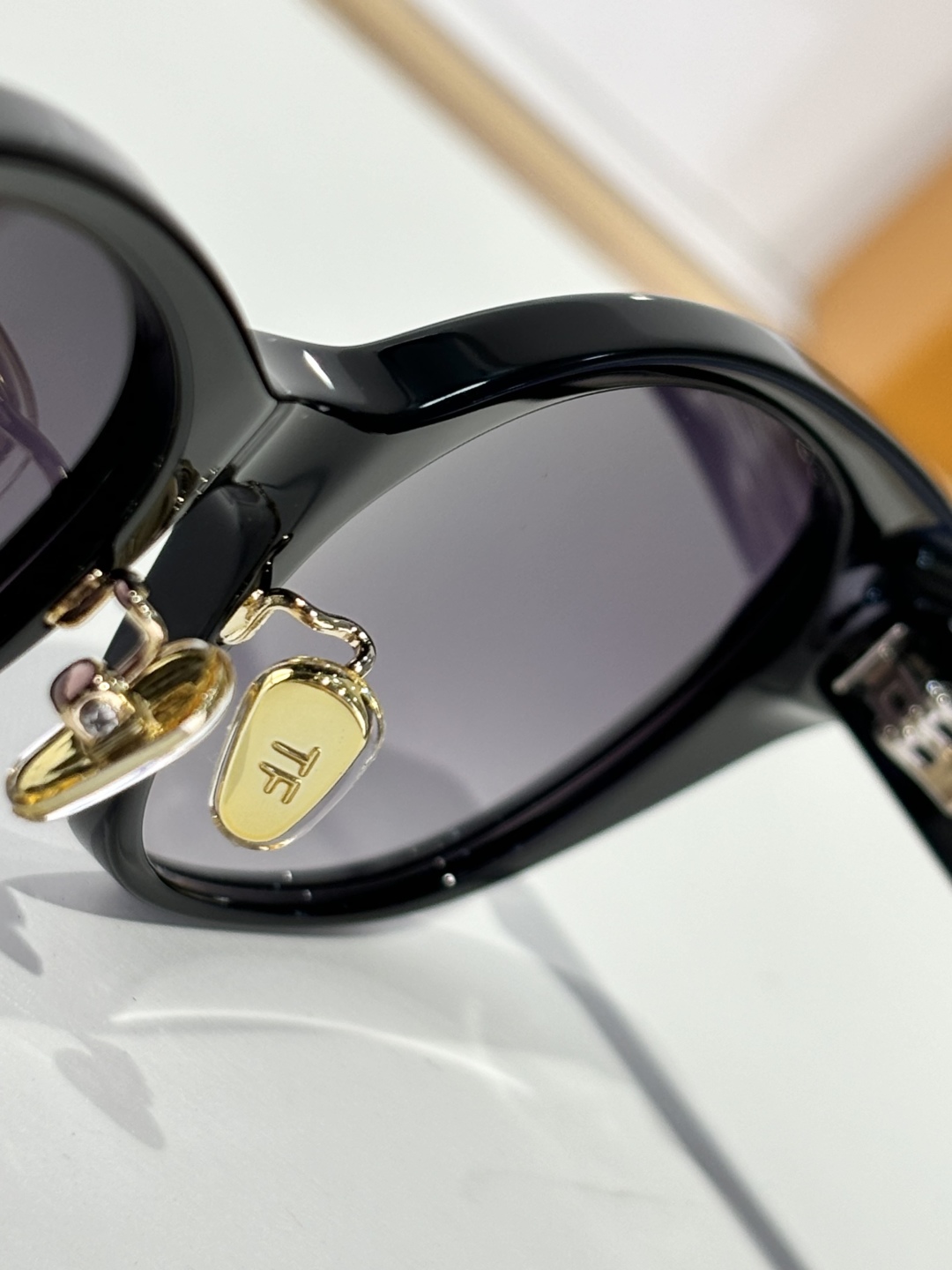  ￼ TOM FORD
MODEL：TF1168-K
SIZE：54口18-145
