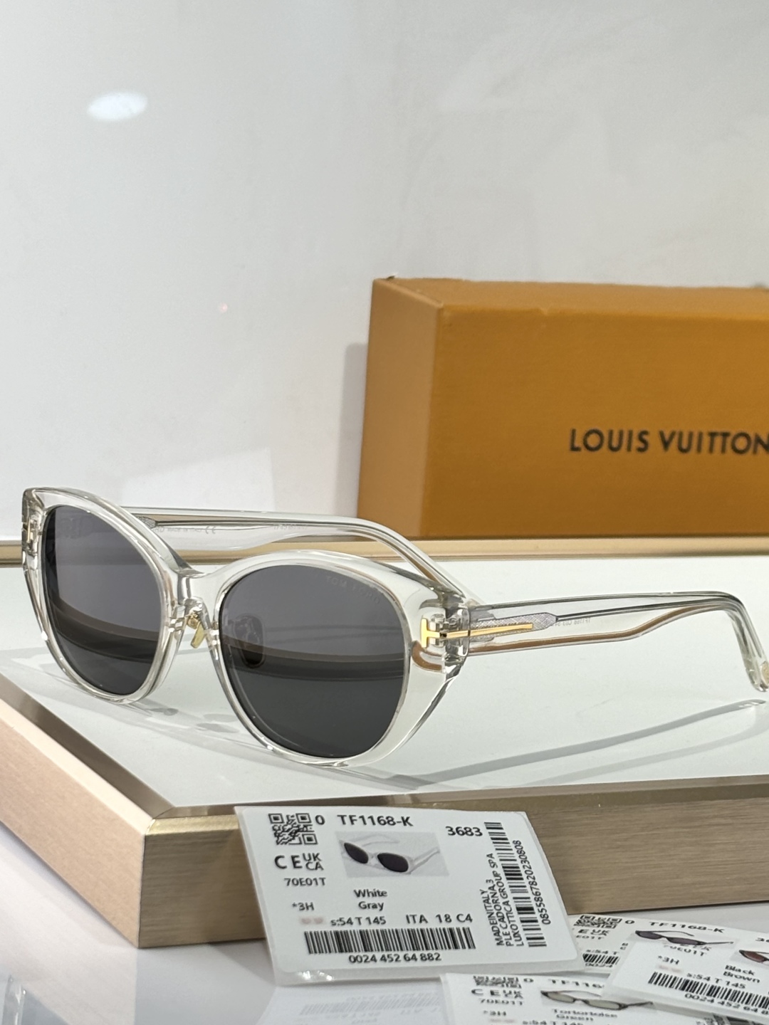  ￼ TOM FORD
MODEL：TF1168-K
SIZE：54口18-145
