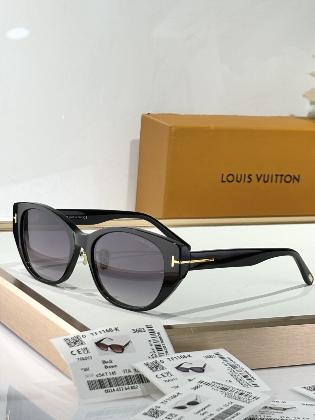  ￼ TOM FORD
MODEL：TF1168-K
SIZE：54口18-145
