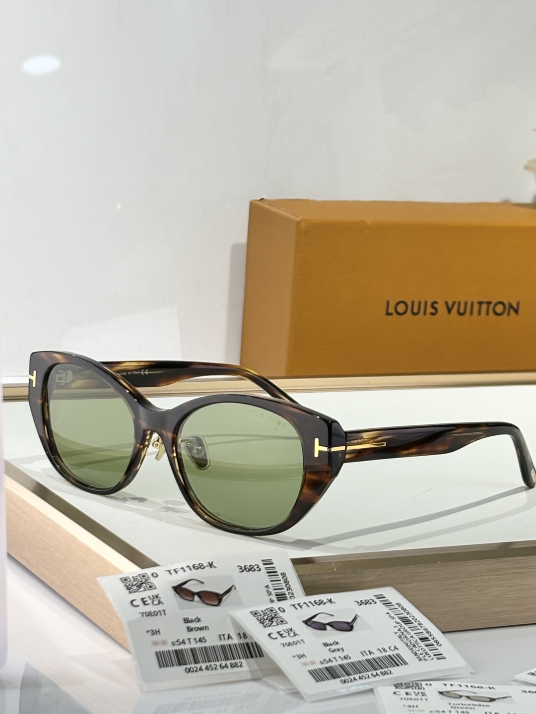  ￼ TOM FORD
MODEL：TF1168-K
SIZE：54口18-145
