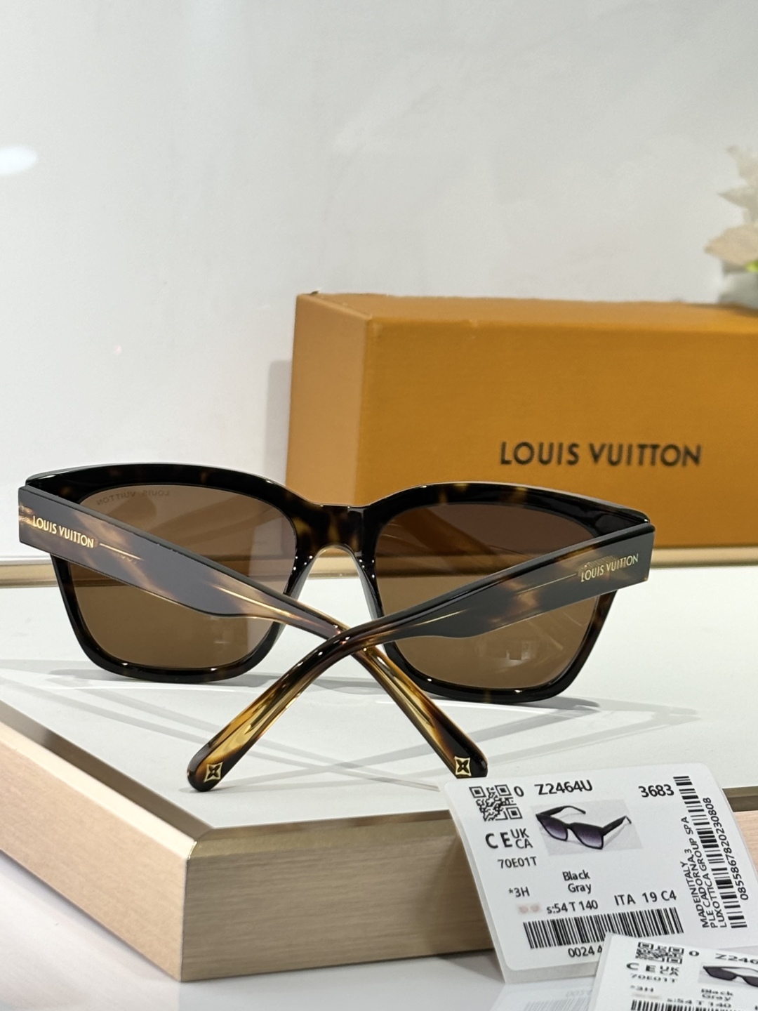  LOUIS VUITTON
MODEL：Z2464U
SIZE：54口19-140
