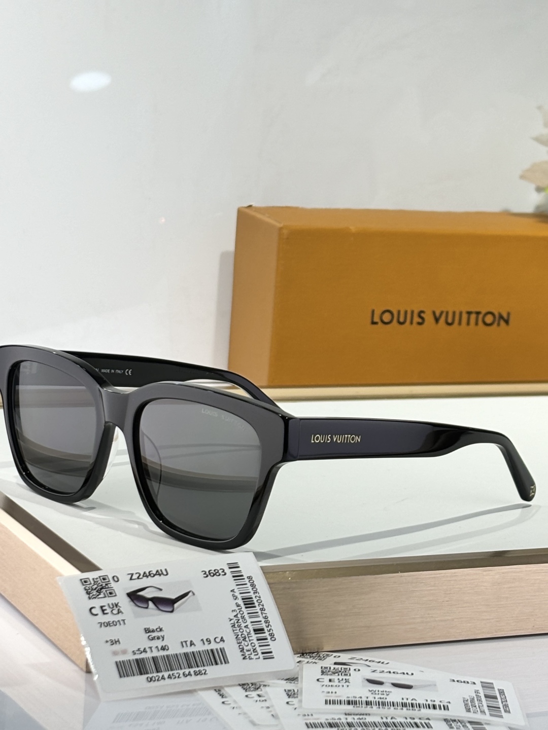  LOUIS VUITTON
MODEL：Z2464U
SIZE：54口19-140
