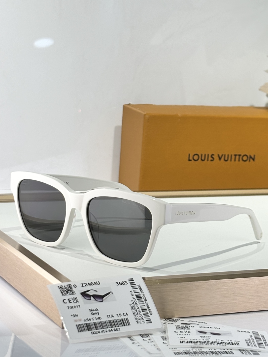 LOUIS VUITTON
MODEL：Z2464U
SIZE：54口19-140
