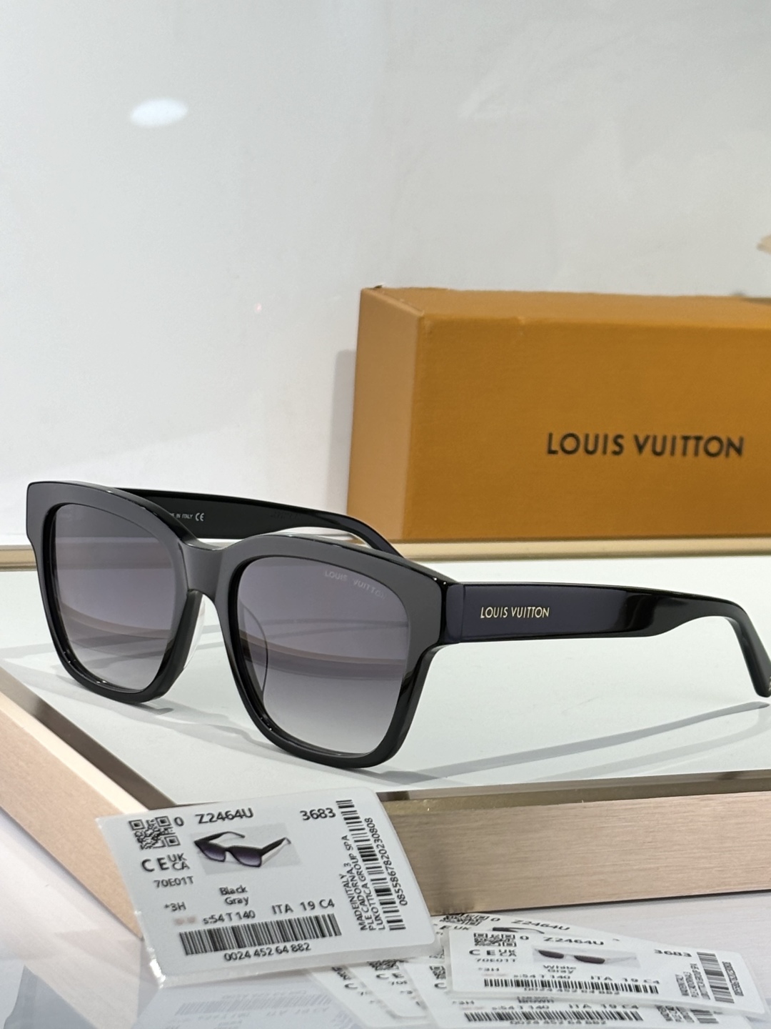  LOUIS VUITTON
MODEL：Z2464U
SIZE：54口19-140
