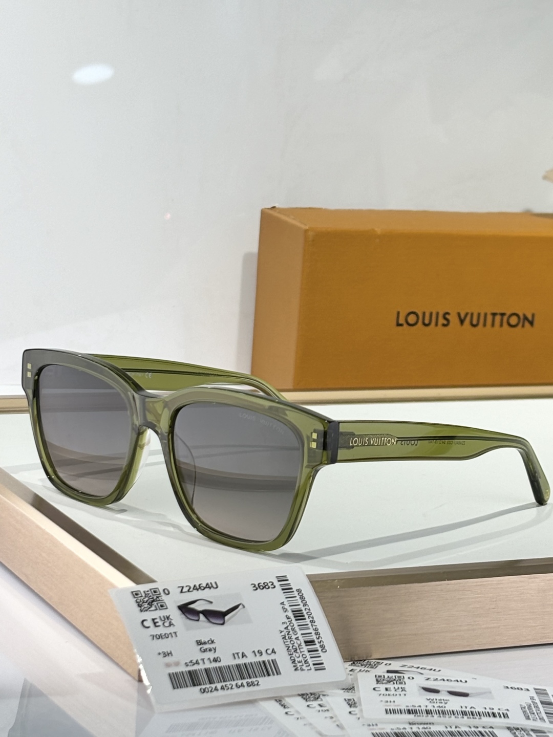  LOUIS VUITTON
MODEL：Z2464U
SIZE：54口19-140
