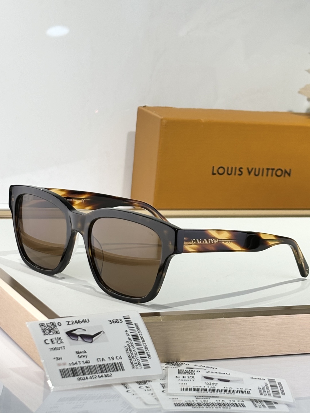  LOUIS VUITTON
MODEL：Z2464U
SIZE：54口19-140
