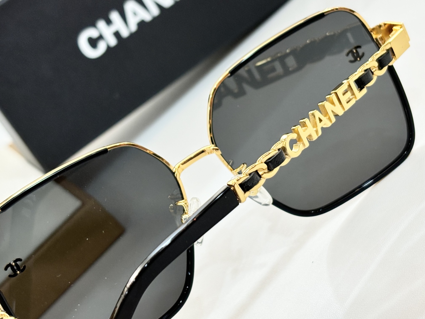  CHANE*香奶奶
大框设计 日常又时髦
 Model  CH7989 
 Size： 54-15-1
