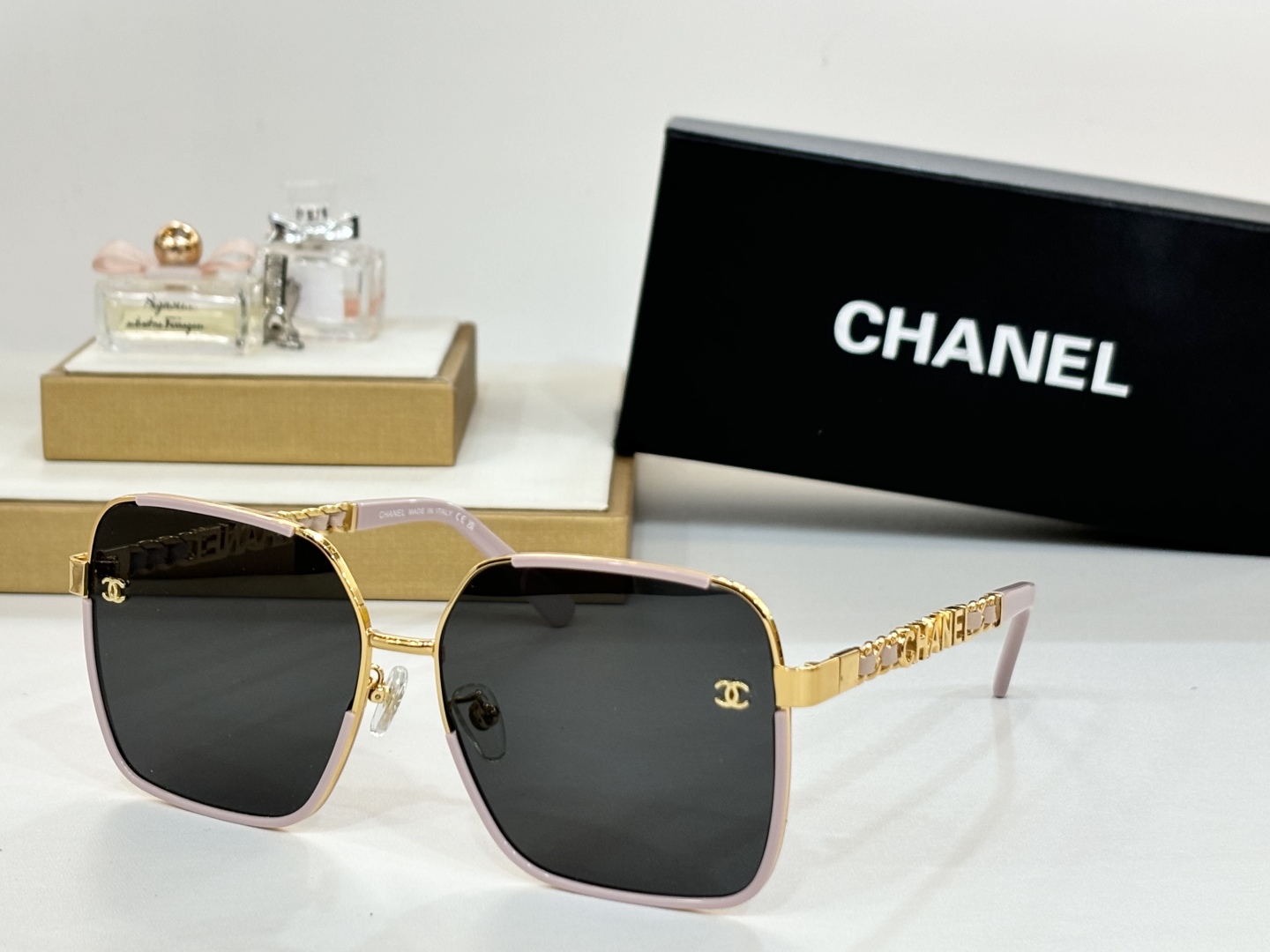  CHANE*香奶奶
大框设计 日常又时髦
 Model  CH7989 
 Size： 54-15-1