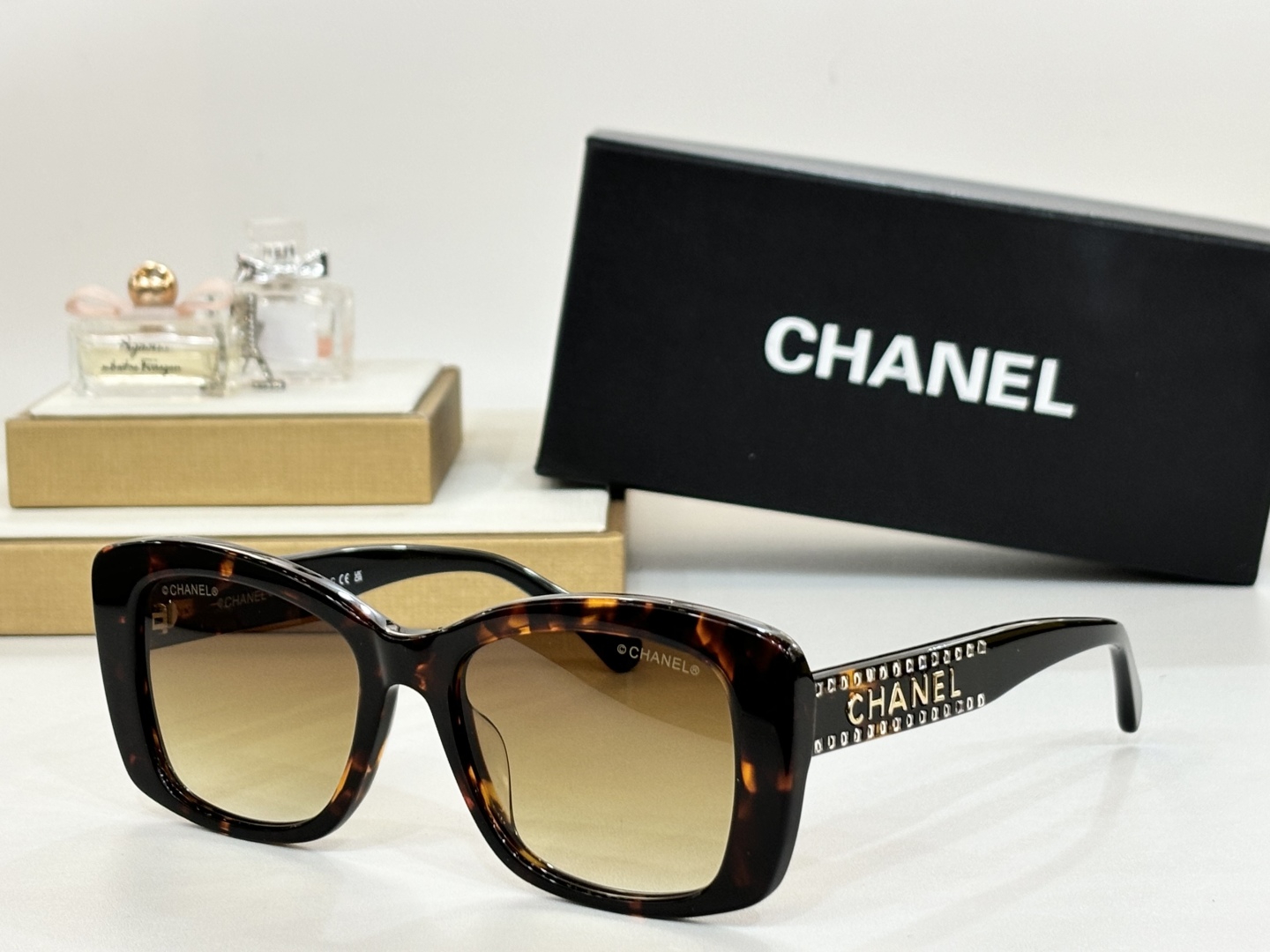  𝘊𝘏𝘈𝘕𝘌𝘓  
MODEL：CH9163B
SIZE54口19-145

