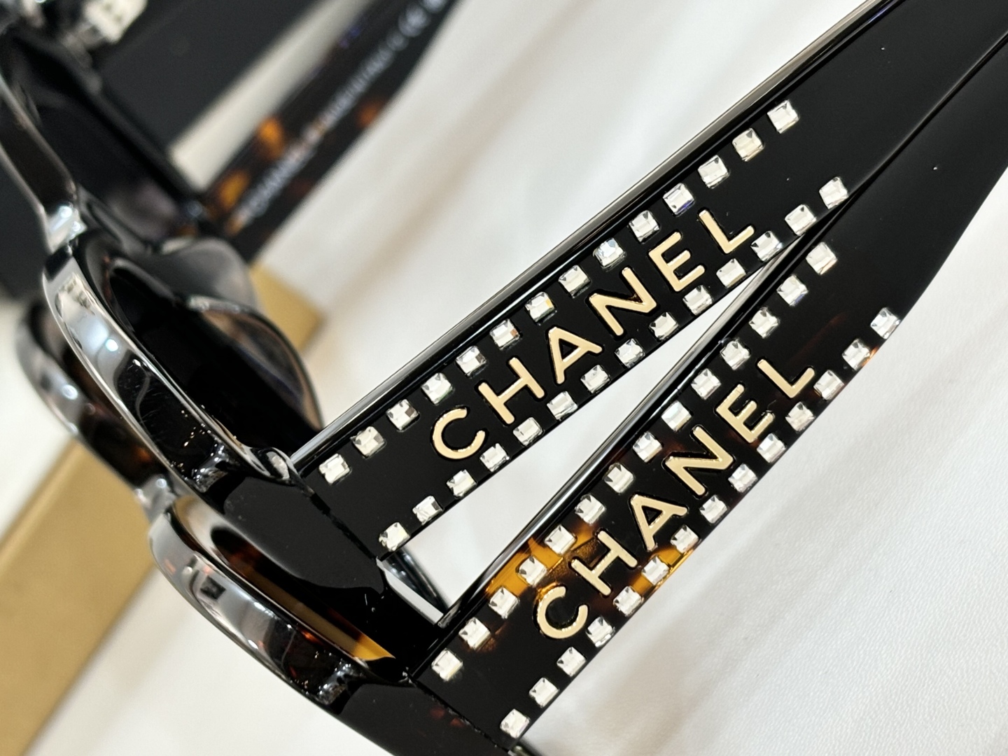  𝘊𝘏𝘈𝘕𝘌𝘓  
MODEL：CH9163B
SIZE54口19-145
