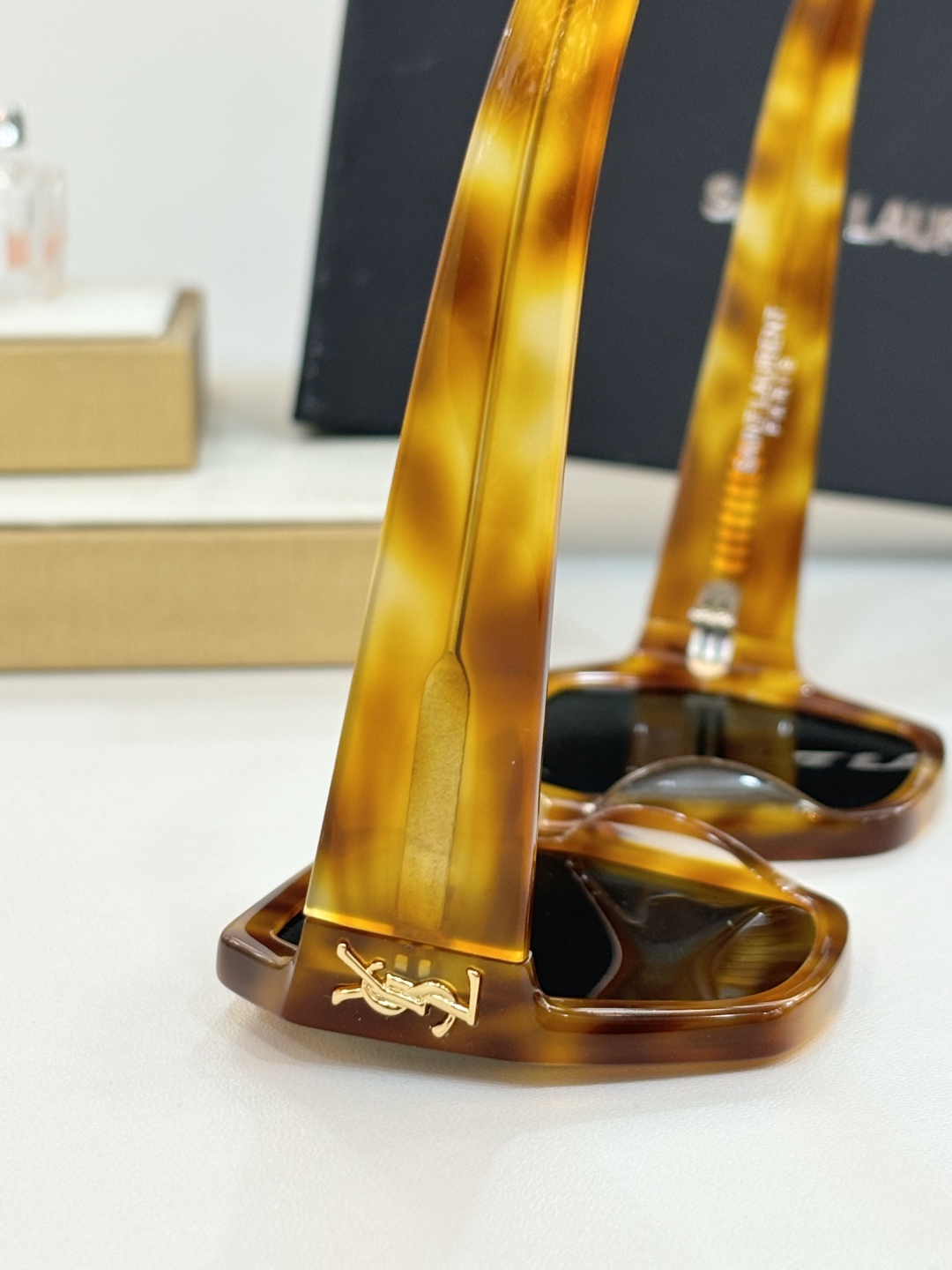  SAINT LAUREN*   ysl 新品 
MODEL：SL M118
SIZE：57口18-14