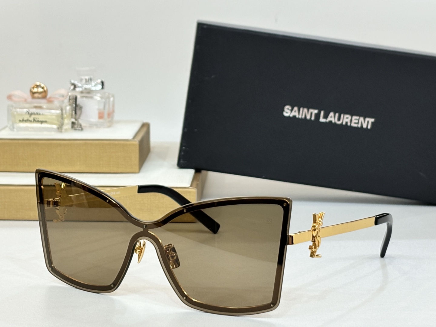 ☀️Ysl潮人排队〰️  🕶️SL M121F 2025上新咯
凹造型绝了 炫酷大猫眼🐱
Size：53