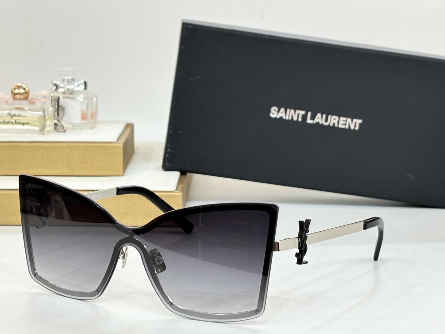 ☀️Ysl潮人排队〰️  🕶️SL M121F 2025上新咯
凹造型绝了 炫酷大猫眼🐱
Size：53
