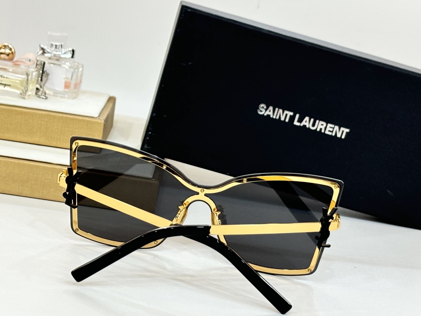 ☀️Ysl潮人排队〰️  🕶️SL M121F 2025上新咯
凹造型绝了 炫酷大猫眼🐱
Size：53