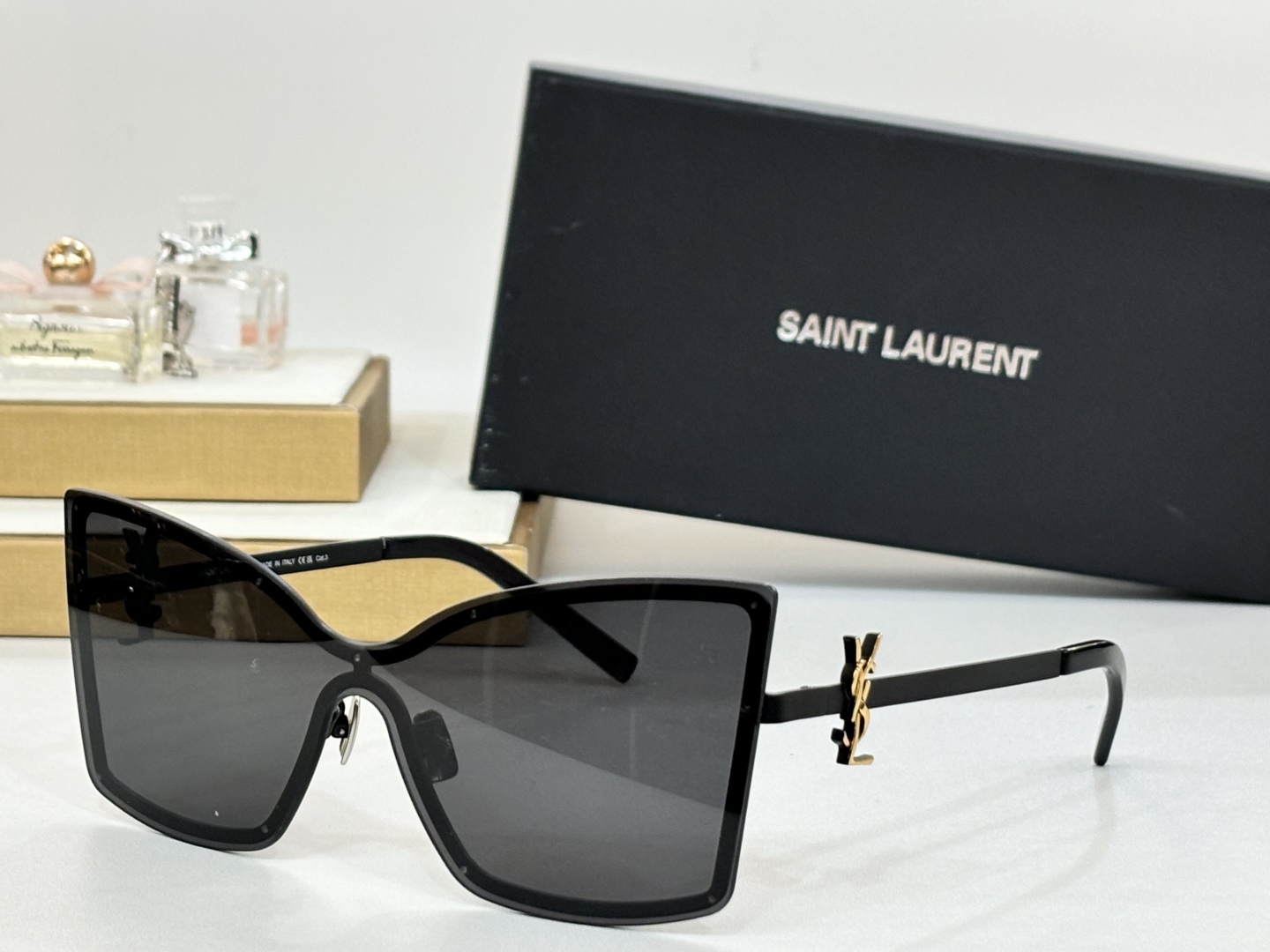 ☀️Ysl潮人排队〰️  🕶️SL M121F 2025上新咯
凹造型绝了 炫酷大猫眼🐱
Size：53