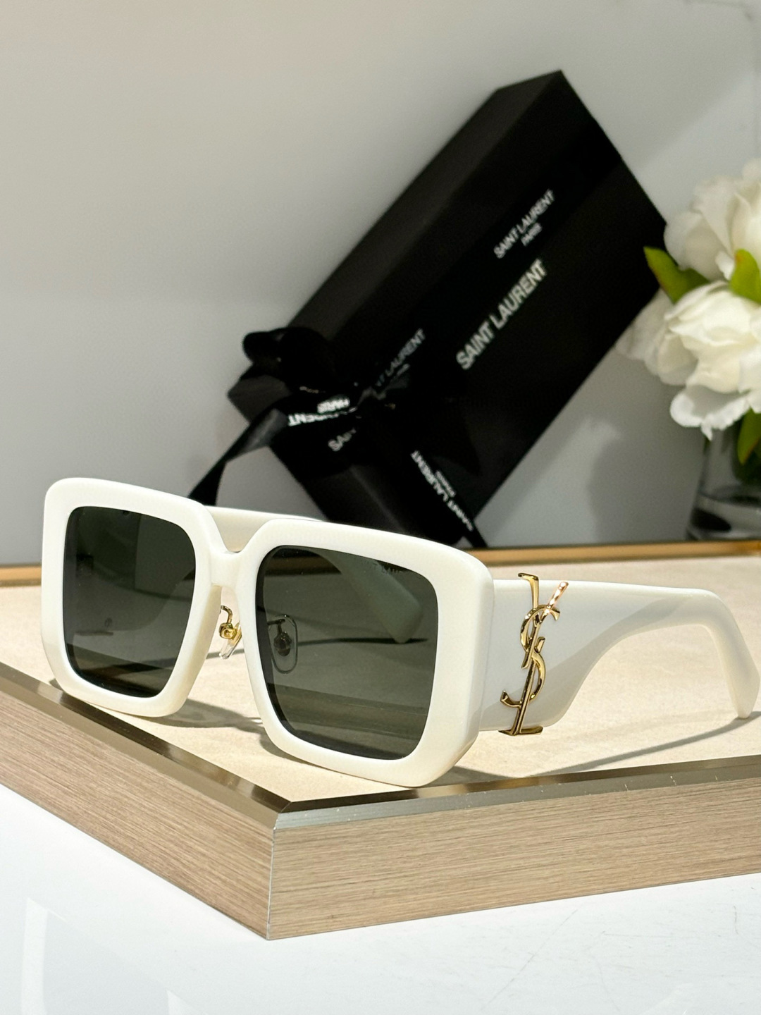  SAINT LAUREN*
MODSLM120
Size53-19-140
