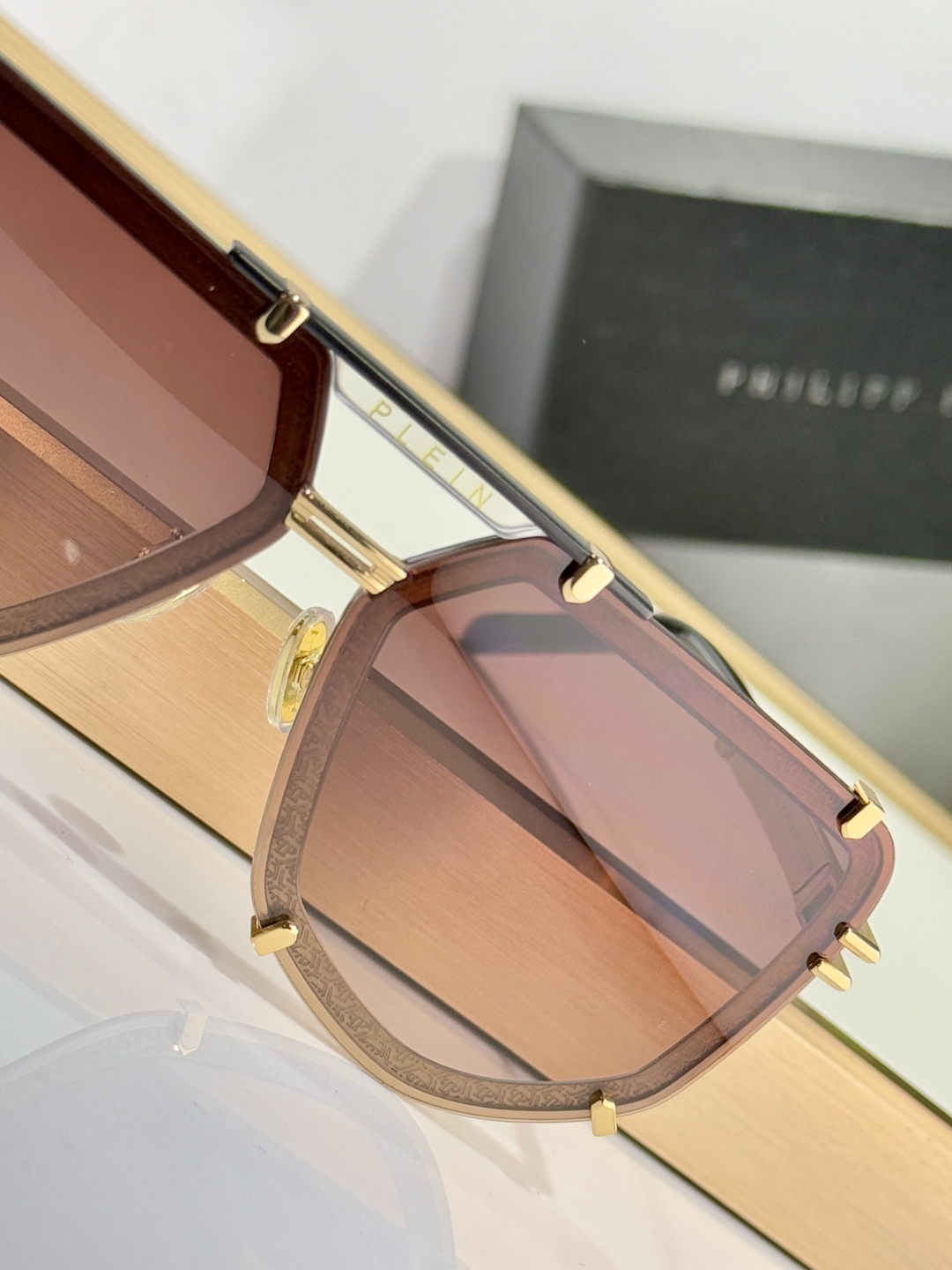  PhiliPP Plein
Mod：SP
Size：66口10-145
品质保证
金属电镀
质感看得见