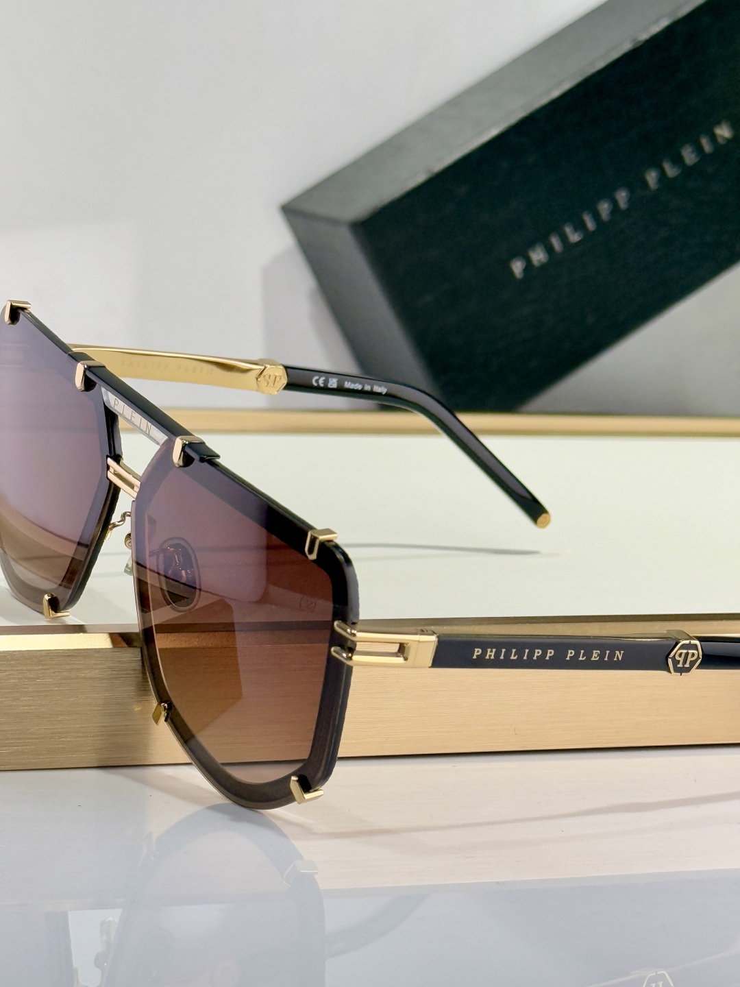  PhiliPP Plein
Mod：SP
Size：66口10-145
品质保证
金属电镀
质感看得见