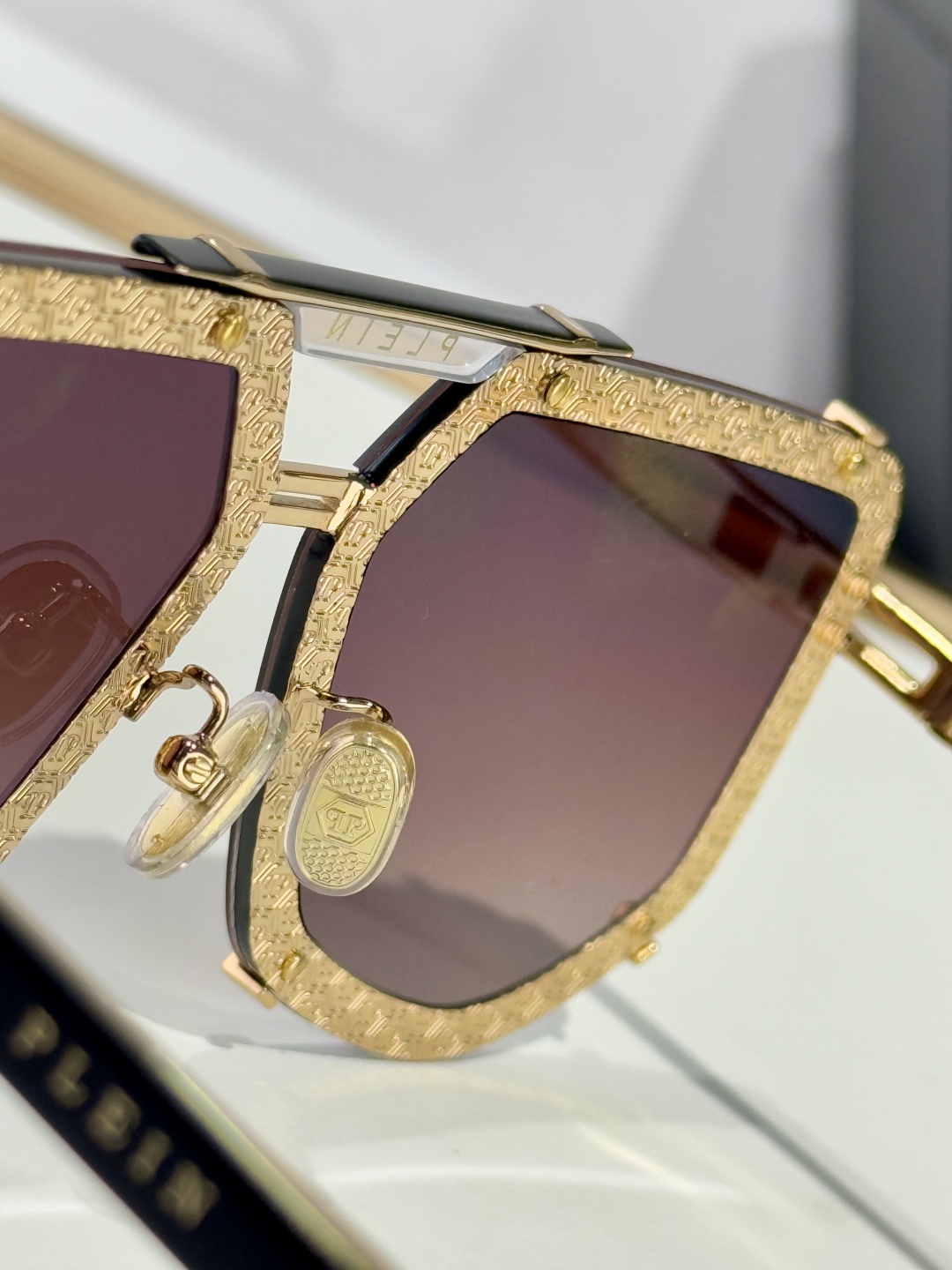  PhiliPP Plein
Mod：SP
Size：66口10-145
品质保证
金属电镀
质感看得见