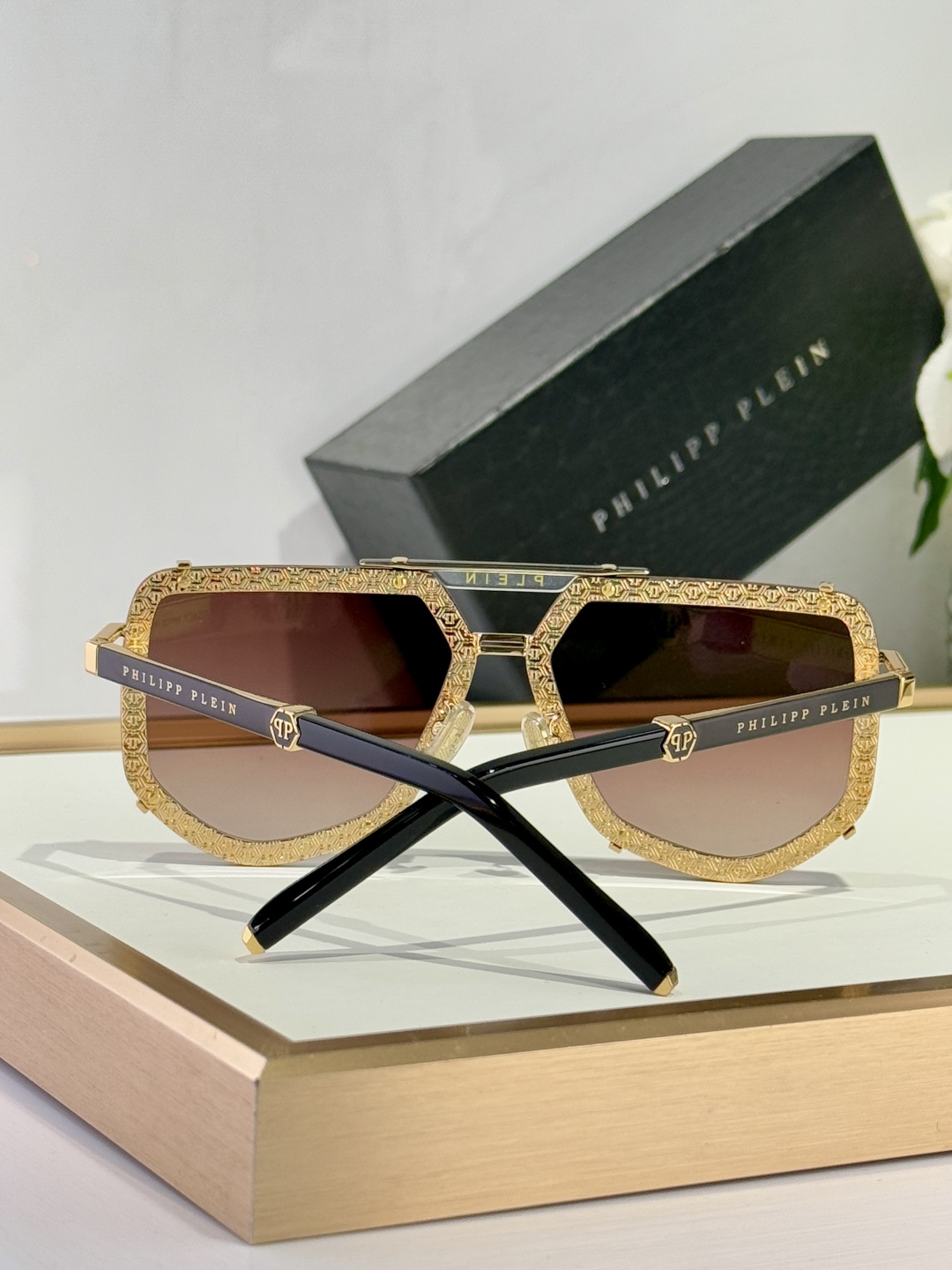  PhiliPP Plein
Mod：SP
Size：66口10-145
品质保证
金属电镀
质感看得见