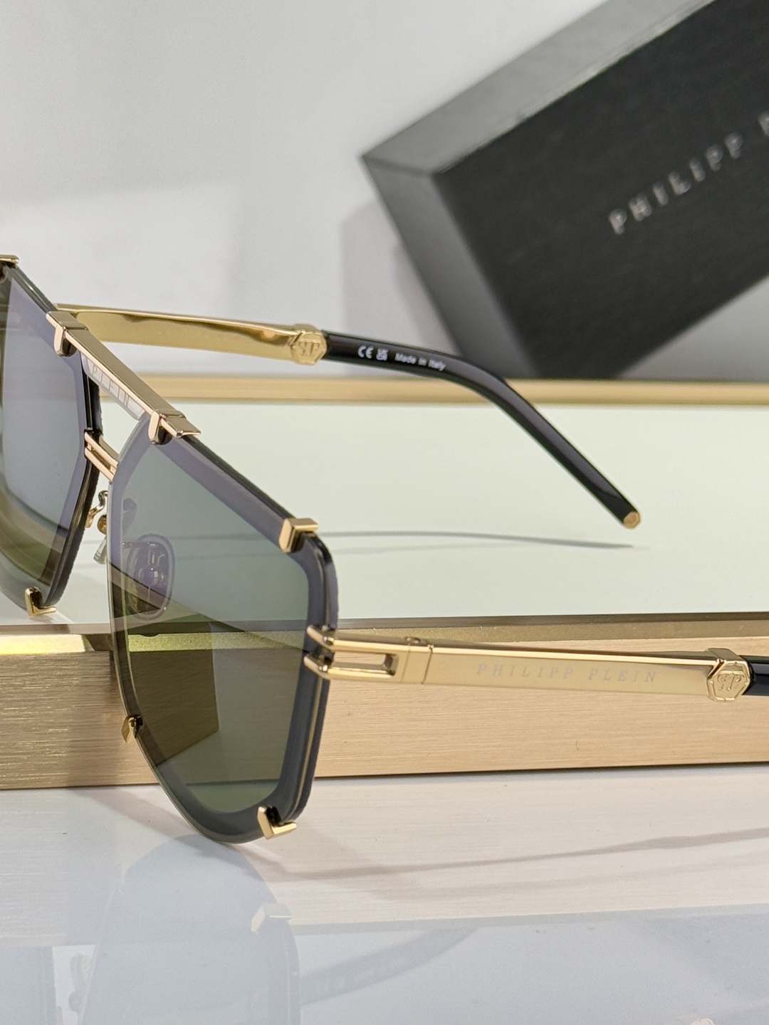 ￼ PhiliPP Plein
Mod：SP
Size：66口10-145
品质保证
金属电镀
质感看得