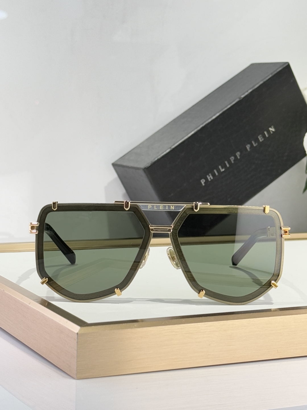 ￼ PhiliPP Plein
Mod：SP
Size：66口10-145
品质保证
金属电镀
质感看得