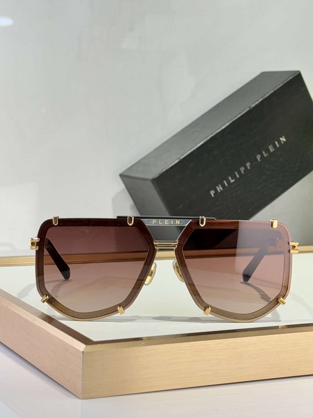  PhiliPP Plein
Mod：SP
Size：66口10-145
品质保证
金属电镀
质感看得见