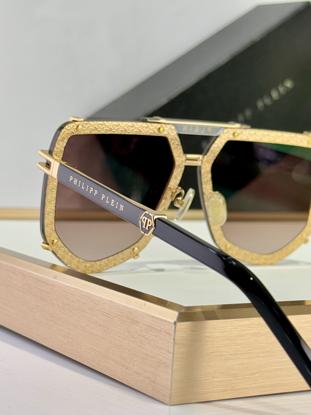  PhiliPP Plein
Mod：SP
Size：66口10-145
品质保证
金属电镀
质感看得见
