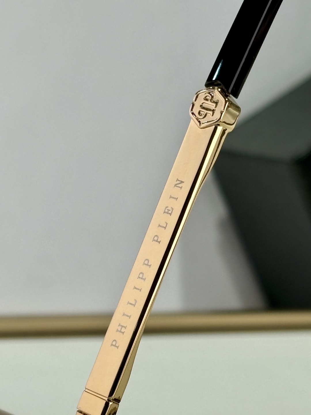  PhiliPP Plein
Mod：SP
Size：66口10-145
品质保证
金属电镀
质感看得见