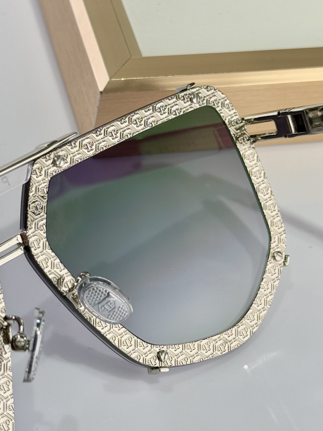 PhiliPP Plein
Mod：SP
Size：66口10-145
品质保证
金属电镀
质感看得见