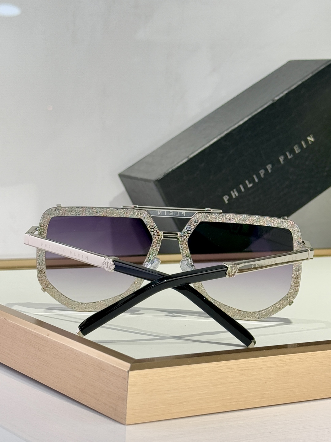 PhiliPP Plein
Mod：SP
Size：66口10-145
品质保证
金属电镀
质感看得见