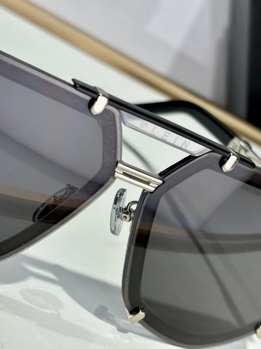 ￼ PhiliPP Plein
Mod：SP
Size：66口10-145
品质保证
金属电镀
质感看得