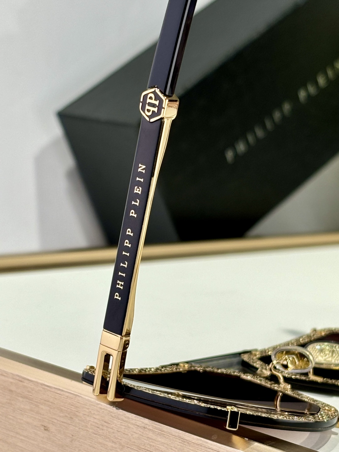 ￼ PhiliPP Plein
Mod：SP
Size：66口10-145
品质保证
金属电镀
质感看得