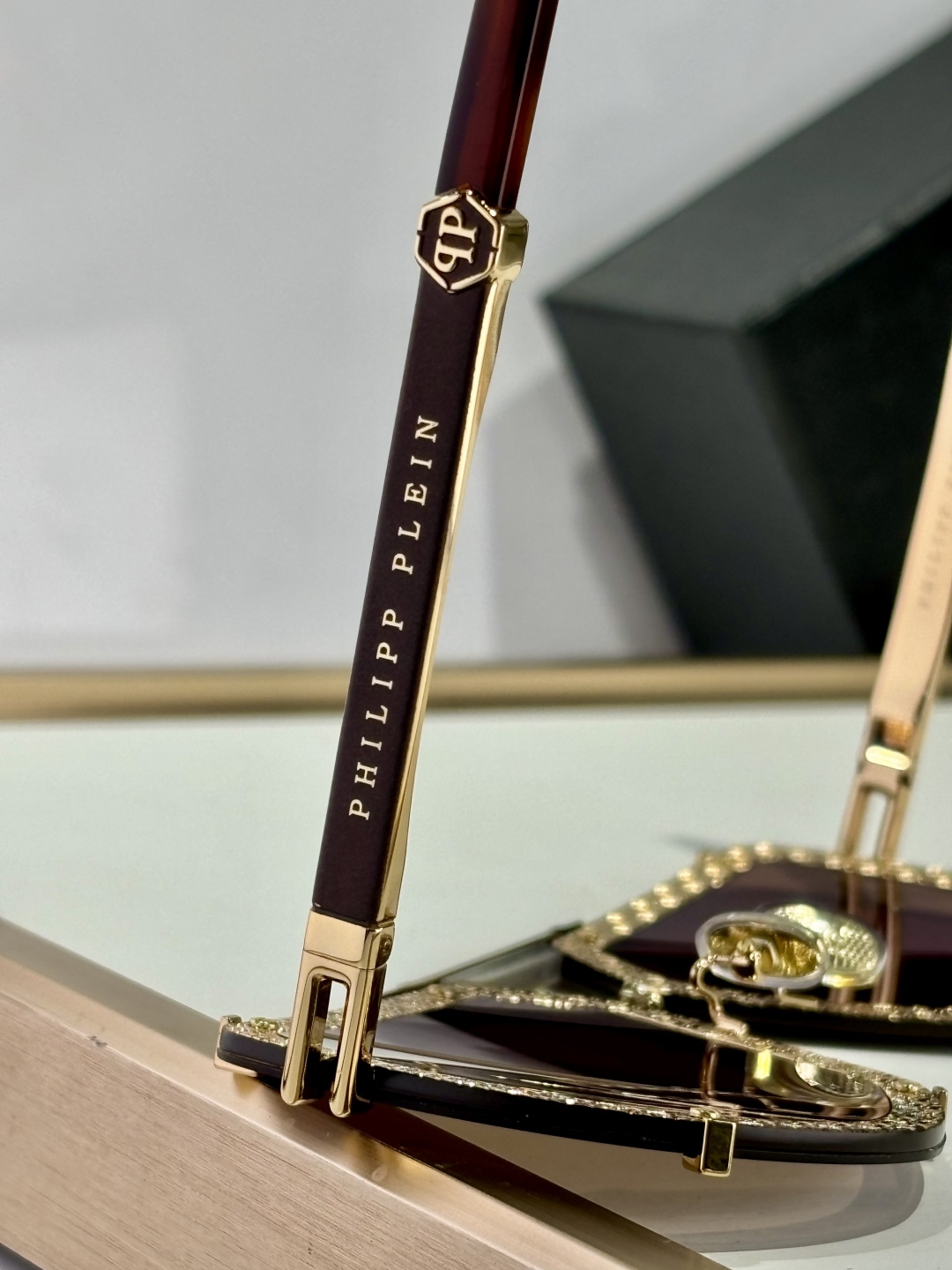 ￼ PhiliPP Plein
Mod：SP
Size：66口10-145
品质保证
金属电镀
质感看得
