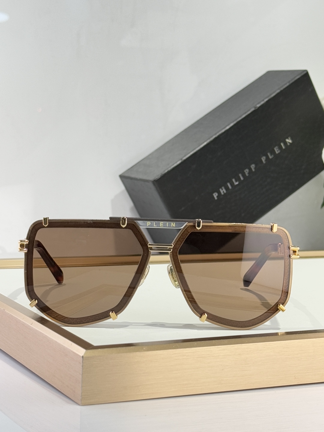 ￼ PhiliPP Plein
Mod：SP
Size：66口10-145
品质保证
金属电镀
质感看得