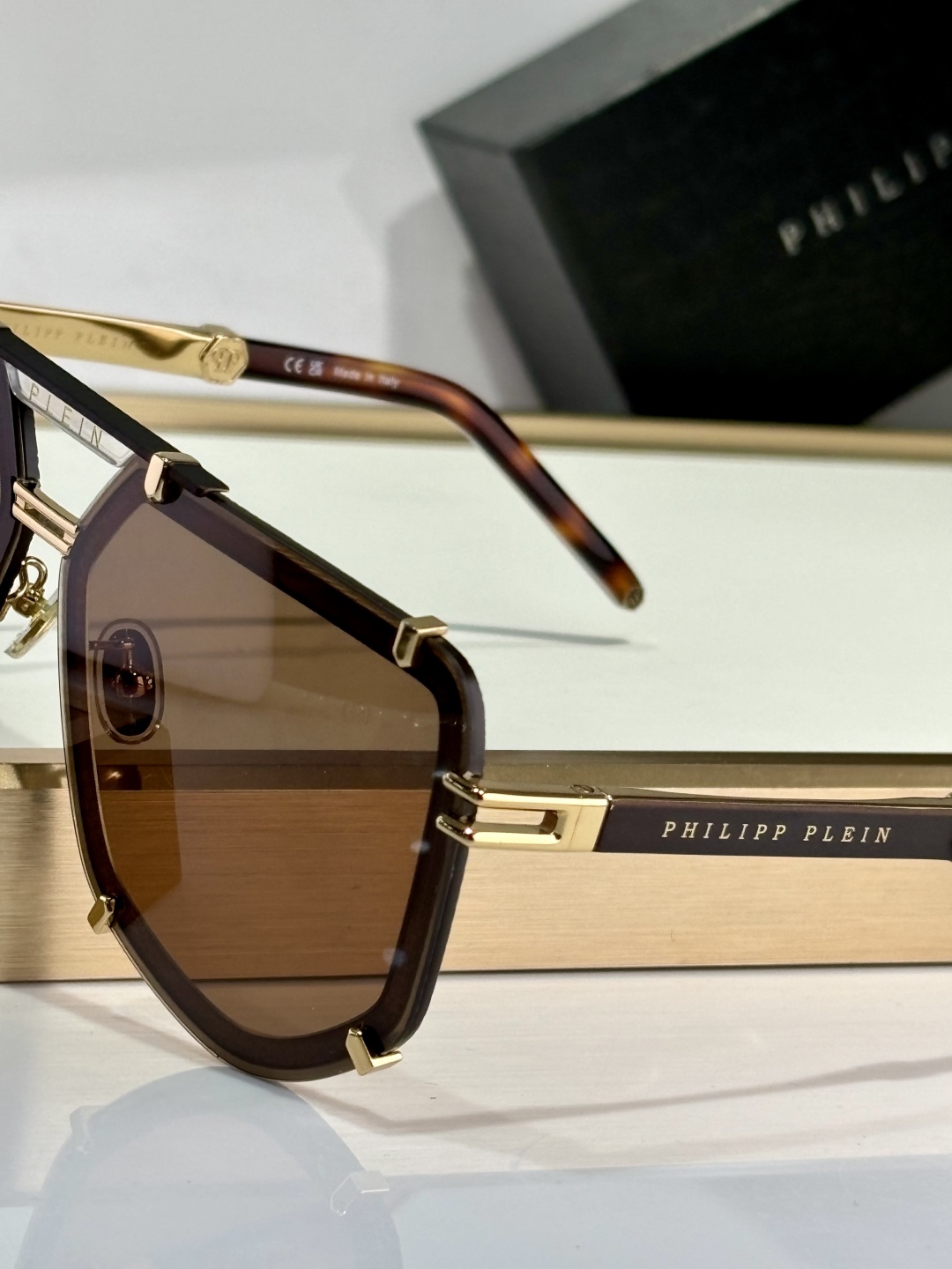 ￼ PhiliPP Plein
Mod：SP
Size：66口10-145
品质保证
金属电镀
质感看得