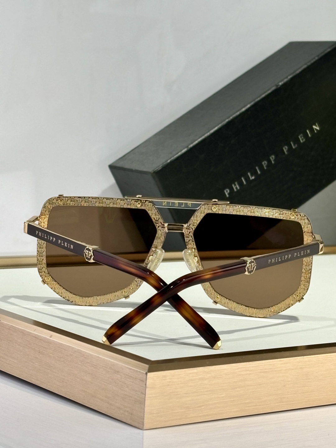 ￼ PhiliPP Plein
Mod：SP
Size：66口10-145
品质保证
金属电镀
质感看得