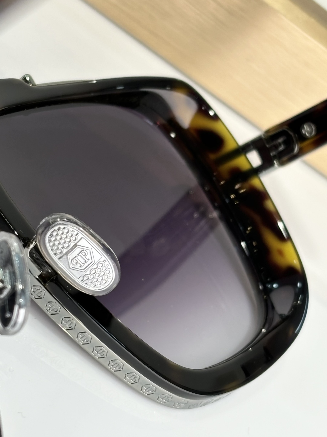 ￼ PhiliPP Plein
Mod：SP
Size：66口10-145
品质保证
金属电镀
质感看得