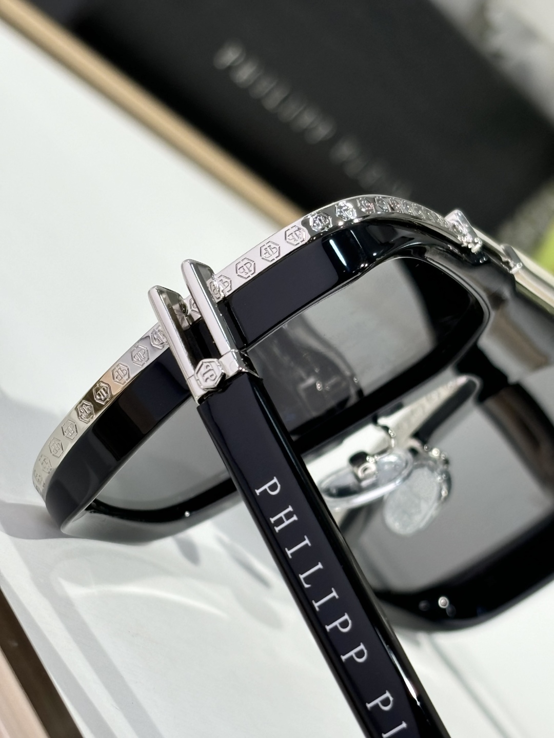 ￼ PhiliPP Plein
Mod：SP
Size：66口10-145
品质保证
金属电镀
质感看得