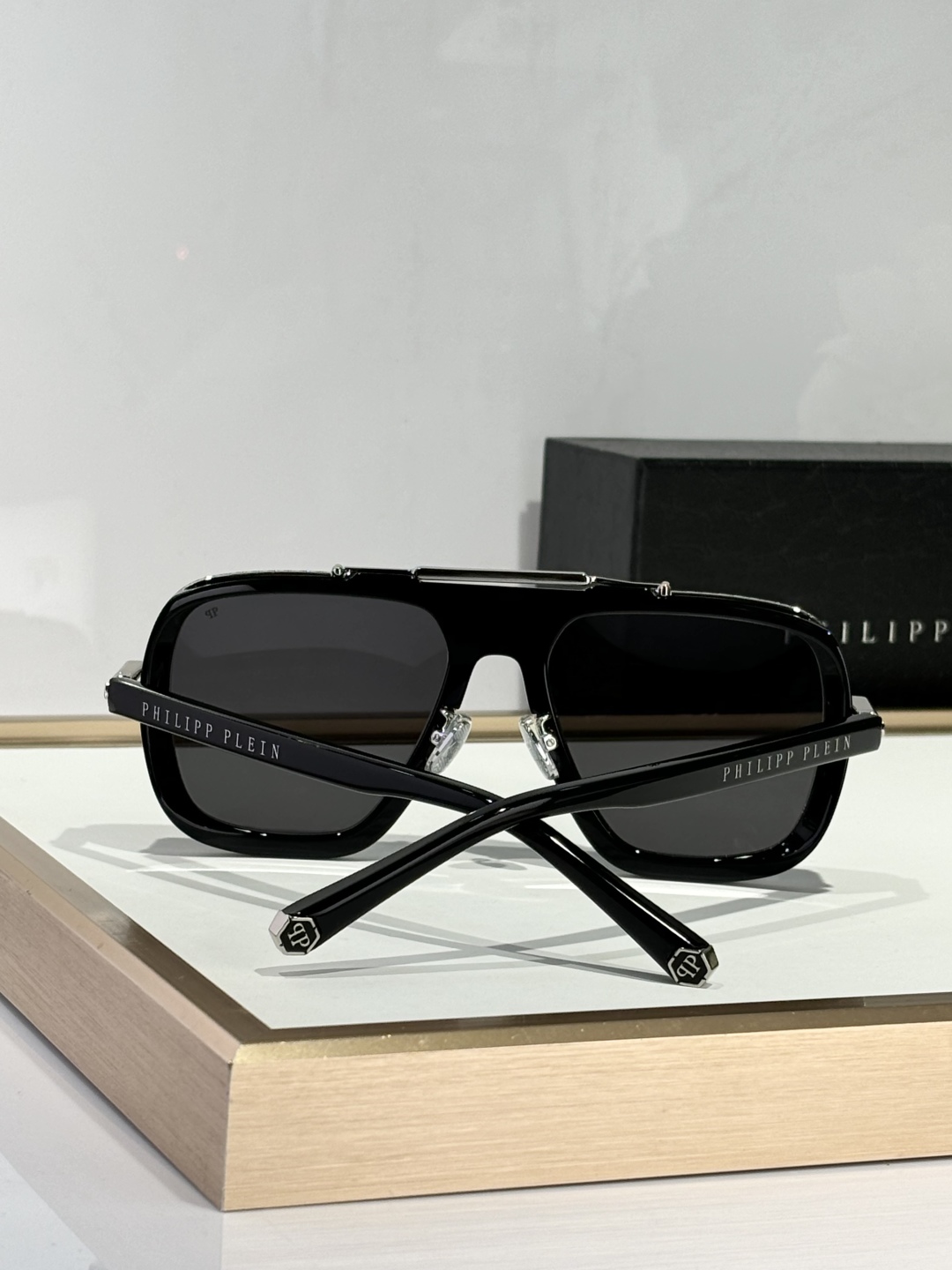￼ PhiliPP Plein
Mod：SP
Size：66口10-145
品质保证
金属电镀
质感看得