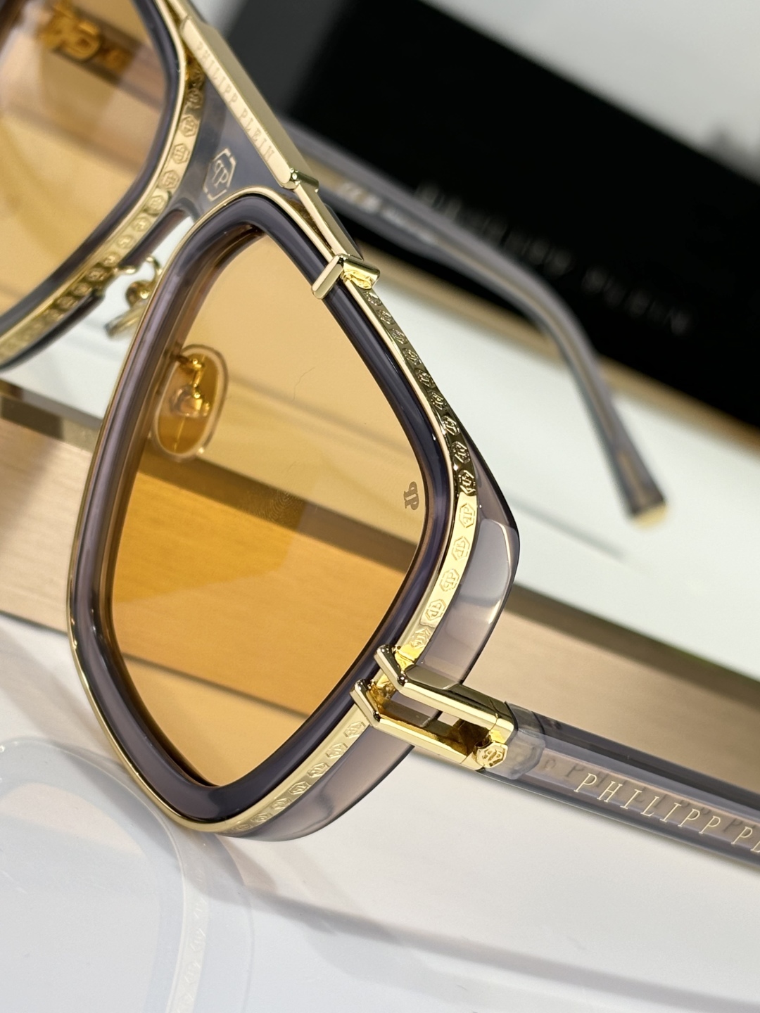 PhiliPP Plein
Mod：SP
Size：66口10-145
品质保证
金属电镀
质感看得见